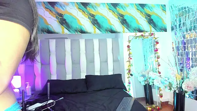 Snapshot of IsaDiiaz chatting on December 2025 05:09:01 AM IsaDiiaz online show from December 2025 05:09:01 AM