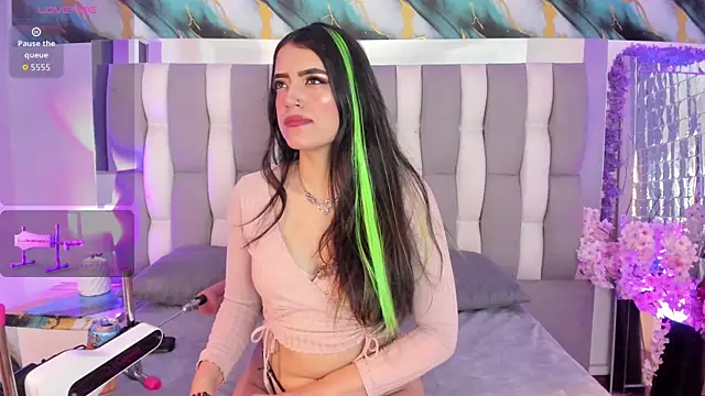 IsaDiiaz online show from April 2026 05:32:01 AM
