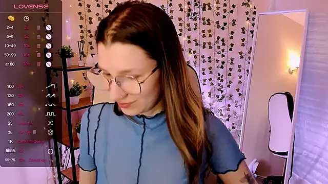 Snapshot of LinaBlossom_ chatting on June 2026 02:09:02 AM LinaBlossom online show from June 2026 02:09:02 AM