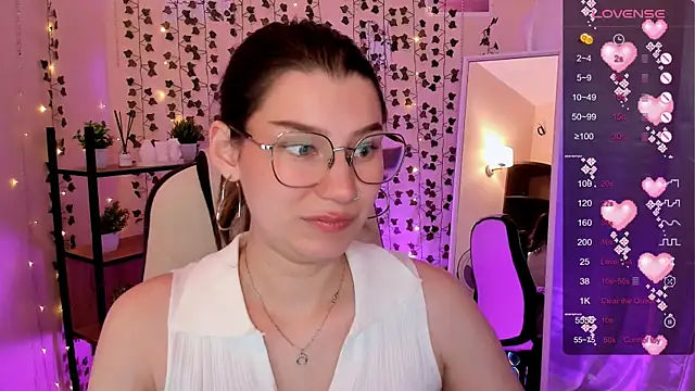 Snapshot of LinaBlossom_ chatting on July 2026 07:05:02 AM LinaBlossom online show from July 2026 07:05:02 AM