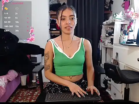 Snapshot of pocahot222 chatting on October 2025 12:11:02 AM pocahot222 online show from October 2025 12:11:02 AM