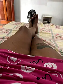 Crislove22 online show from November 2025 12:10:02 PM