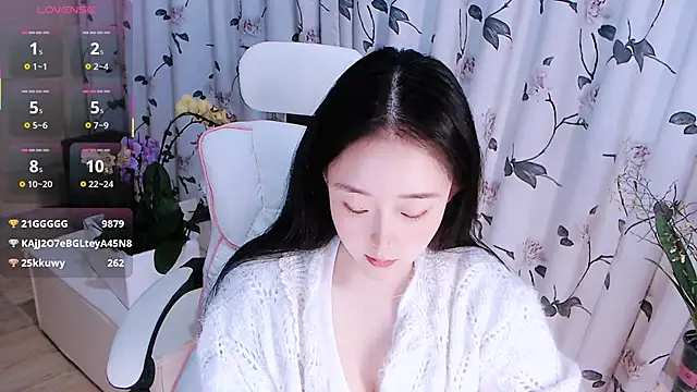 Snapshot of Niannian- chatting on December 2025 06:06:01 PM Niannian- online show from December 2025 06:06:01 PM