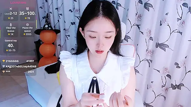 Snapshot of Niannian- chatting on November 2025 12:31:02 PM Niannian- online show from November 2025 12:31:02 PM