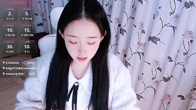 Snapshot of Niannian- chatting on November 2025 06:08:02 PM Niannian- online show from November 2025 06:08:02 PM