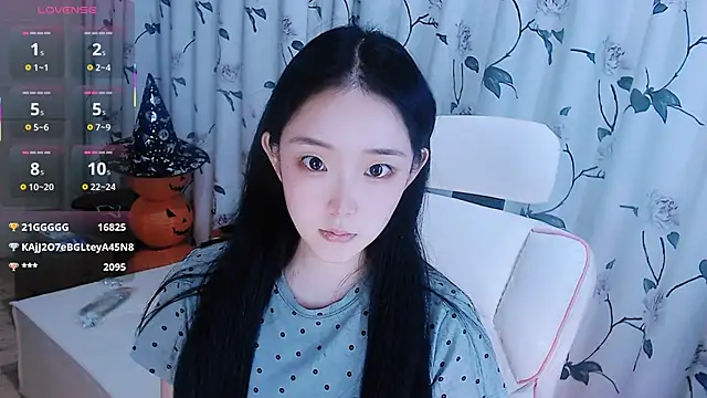 Snapshot of Niannian- chatting on October 2025 04:51:02 PM Niannian- online show from October 2025 04:51:02 PM