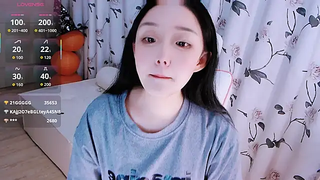 Snapshot of Niannian- chatting on November 2025 05:06:01 PM Niannian- online show from November 2025 05:06:01 PM