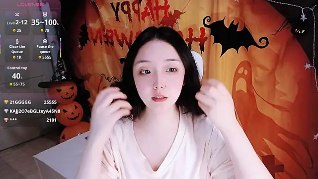 Snapshot of Niannian- chatting on October 2025 05:09:02 PM Niannian- online show from October 2025 05:09:02 PM