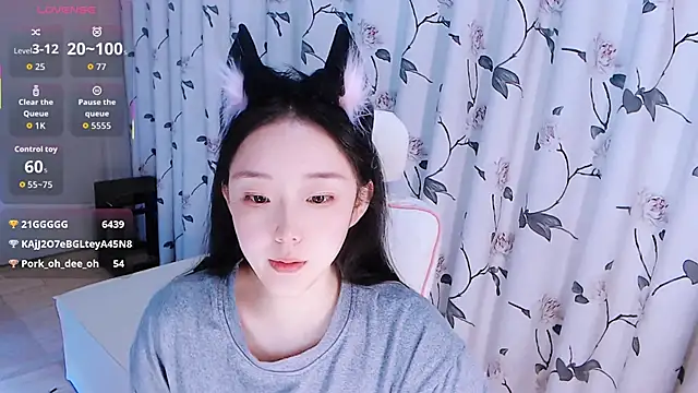 Snapshot of Niannian- chatting on December 2025 07:02:01 PM Niannian- online show from December 2025 07:02:01 PM