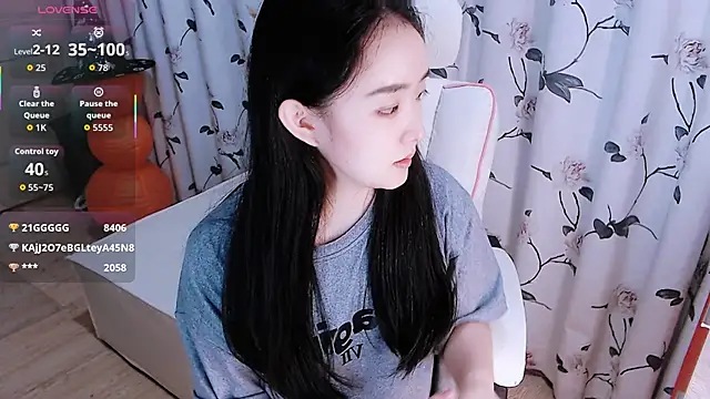 Snapshot of Niannian- chatting on October 2025 03:33:01 PM Niannian- online show from October 2025 03:33:01 PM