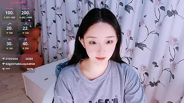 Snapshot of Niannian- chatting on November 2025 05:16:02 PM Niannian- online show from November 2025 05:16:02 PM