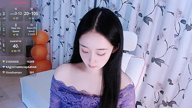 Snapshot of Niannian- chatting on November 2025 04:11:02 PM Niannian- online show from November 2025 04:11:02 PM