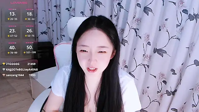 Snapshot of Niannian- chatting on November 2025 06:08:01 PM Niannian- online show from November 2025 06:08:01 PM