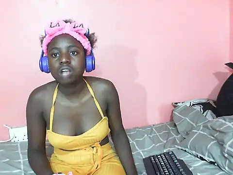 Snapshot of BlackPearl_19 chatting on November 2025 03:07:02 PM BlackPearl 19 online show from November 2025 03:07:02 PM