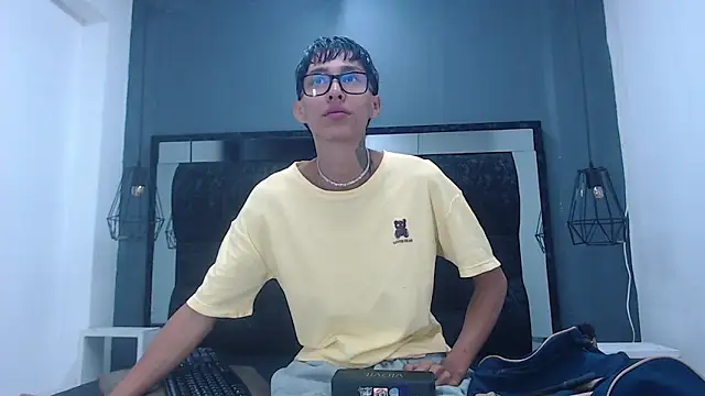 Daniel delux  online show from October 2025 12:29:01 PM
