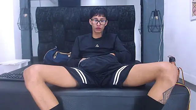 Daniel delux  online show from October 2025 11:22:02 AM