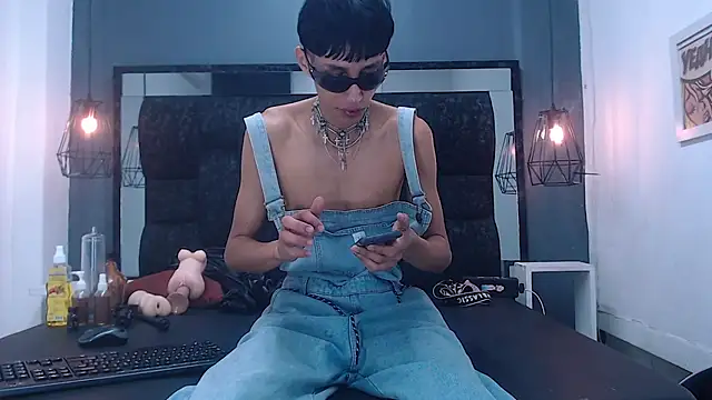 Daniel delux  online show from October 2025 12:51:01 PM