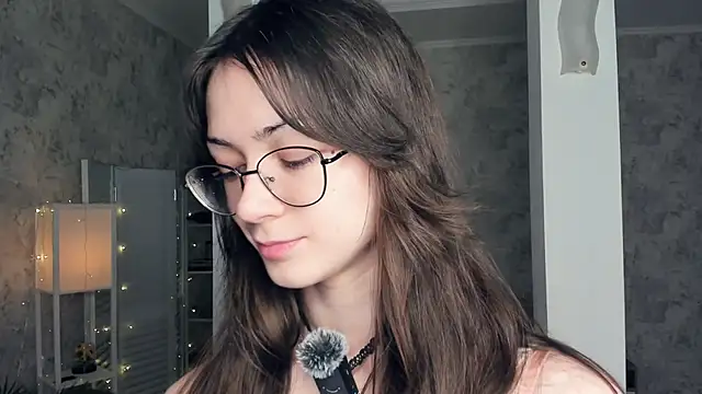 Snapshot of ReneeLippeatt chatting on December 2025 07:41:01 PM ReneeLippeatt online show from December 2025 07:41:01 PM