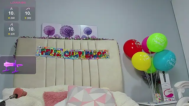 AmandaaWats online show from November 2025 04:07:02 PM