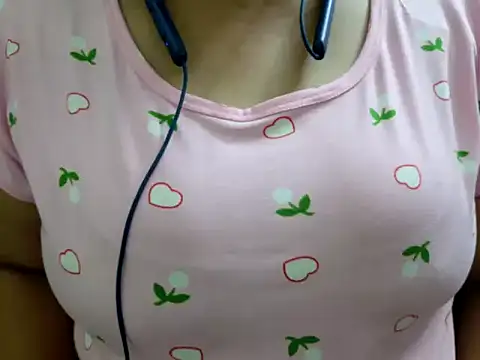 Snapshot of tamilqueenbaby chatting on October 2025 02:07:02 PM tamilqueenbaby online show from October 2025 02:07:02 PM