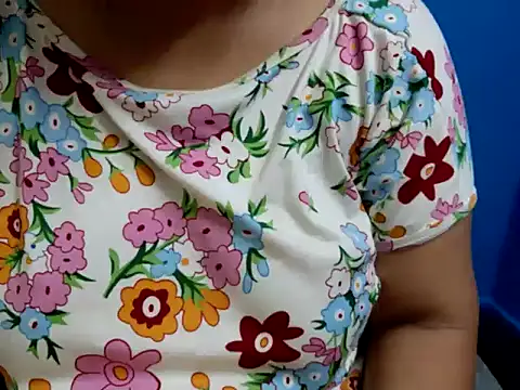 Snapshot of tamilqueenbaby chatting on October 2025 11:18:02 PM tamilqueenbaby online show from October 2025 11:18:02 PM