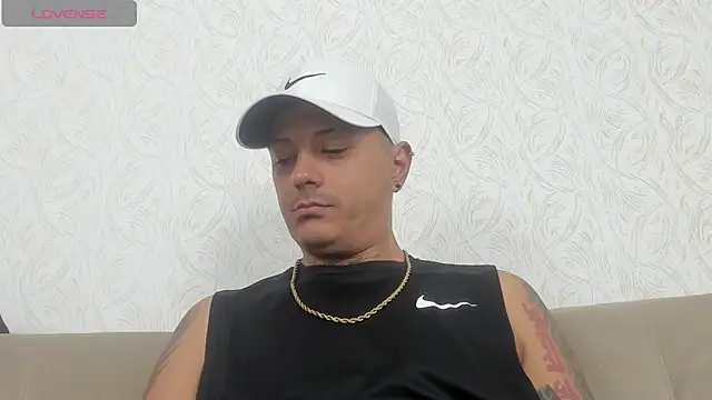 MaximoHall86 online show from October 2025 12:06:02 PM