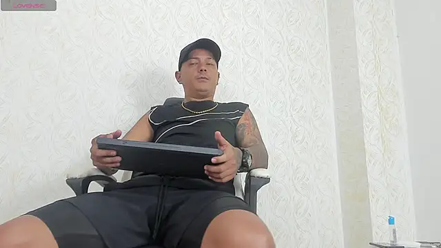 MaximoHall86 online show from September 2025 12:55:01 PM
