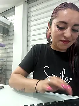 Alisson Stonee online show from April 2026 11:18:02 PM