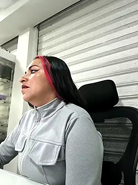 Alisson Stonee online show from April 2026 12:29:01 AM