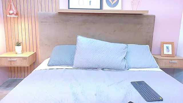 Snapshot of cielo_rivera chatting on December 2025 02:09:01 PM cielo rivera online show from December 2025 02:09:01 PM