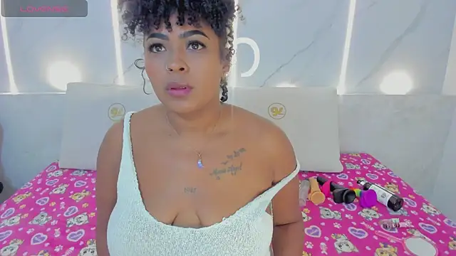 Snapshot of erlys_brown chatting on October 2025 03:40:02 AM erlys brown online show from October 2025 03:40:02 AM