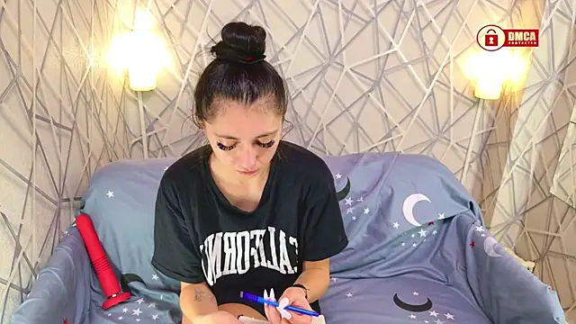 Charming LIA online show from November 2025 12:31:02 PM