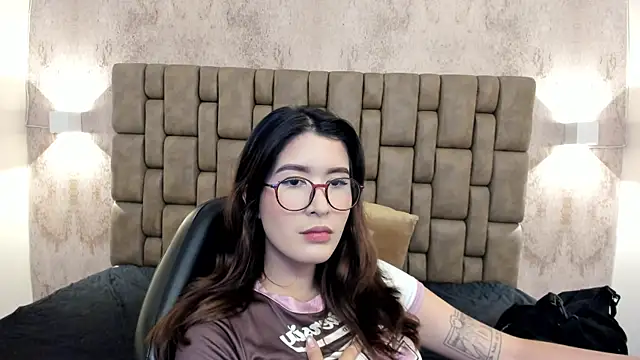 emiilyy cute online show from October 2025 12:08:01 PM