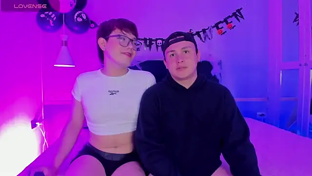 Boy2Boy Aheat online show from October 2025 01:02:01 PM