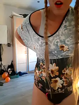 Naughty-Layla online show from October 2025 03:01:01 PM