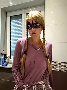 Naughty-Layla online show from October 2025 05:53:01 AM