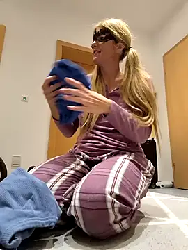 Naughty-Layla online show from October 2025 05:53:02 AM