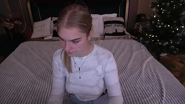 AlinaLiii online show from January 2026 03:39:02 PM