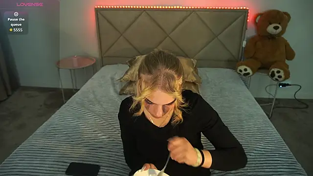 AlinaLiii online show from June 2026 07:51:02 PM