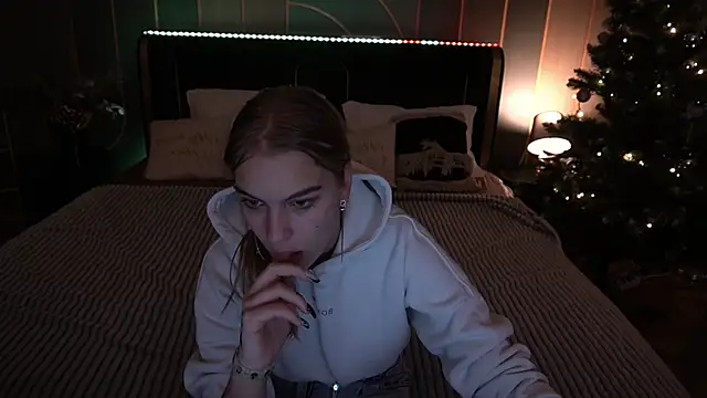 AlinaLiii online show from December 2025 07:11:01 AM