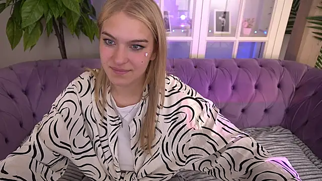 AlinaLiii online show from June 2026 07:30:01 AM
