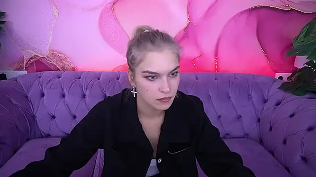 AlinaLiii online show from November 2025 01:33:01 PM