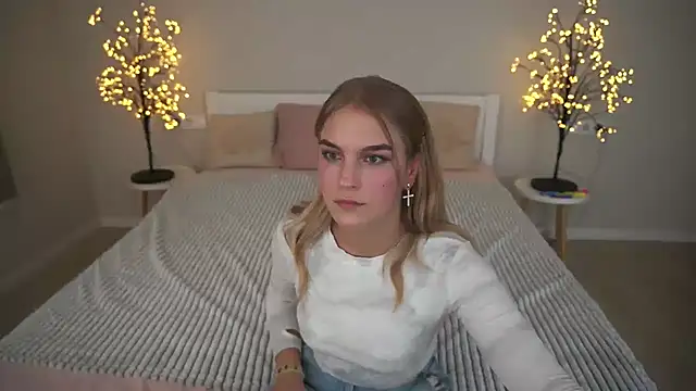 AlinaLiii online show from November 2025 03:04:01 PM