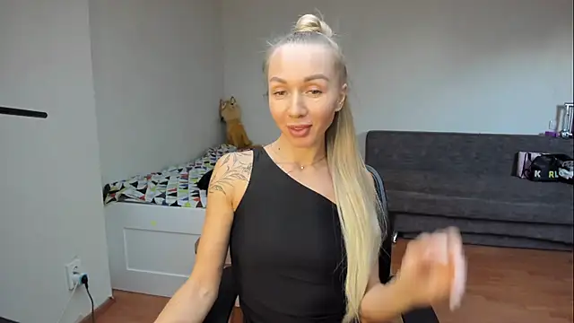 AlisiaCat online show from May 2026 04:00:01 PM
