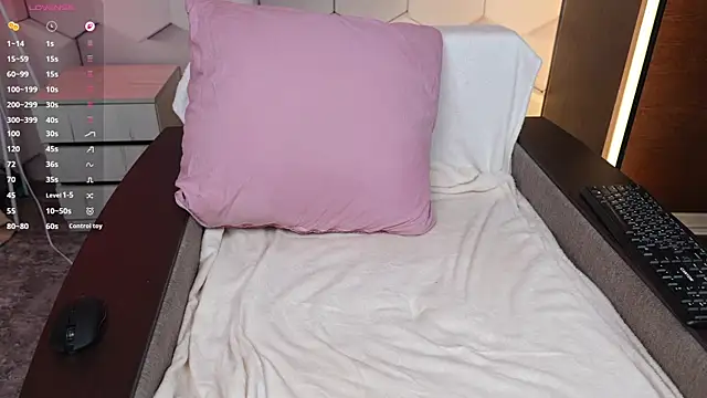 HottieEmma online show from April 2026 12:21:02 PM