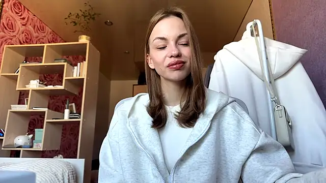 SofiaSmiles online show from September 2025 06:07:02 AM