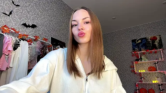 SofiaSmiles online show from October 2025 06:35:02 AM