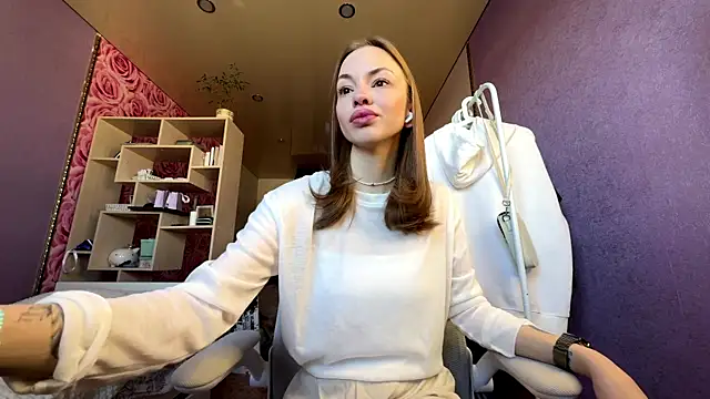 SofiaSmiles online show from September 2025 05:03:01 AM