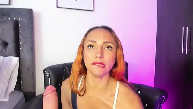 Kelseyfoxy  online show from April 2026 05:30:01 PM