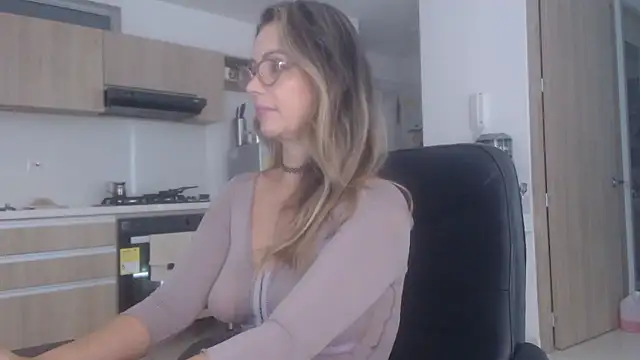 LovePaula online show from January 2026 02:35:01 PM